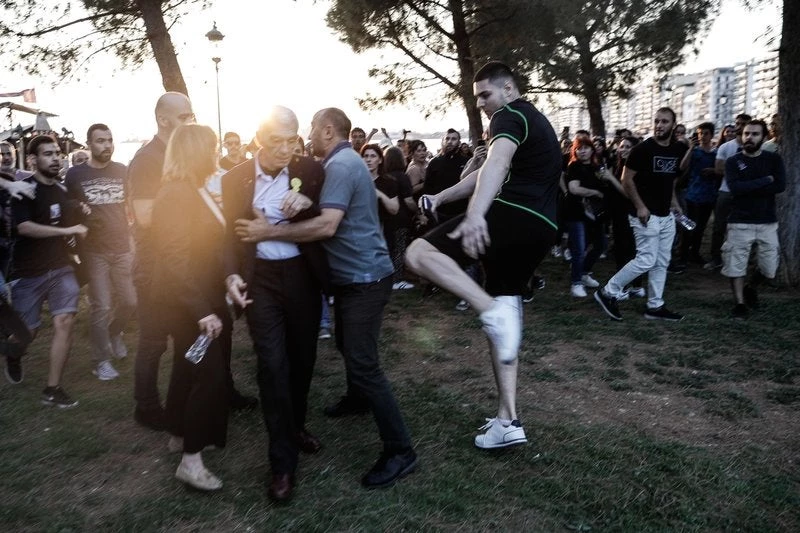 Ξεχείλισε το ποτήρι της οργής με προσβολή νεκρών από Γ.Μπουτάρη: «Χ@στηκα αν σκότωσε Έλληνες ο Κεμάλ»